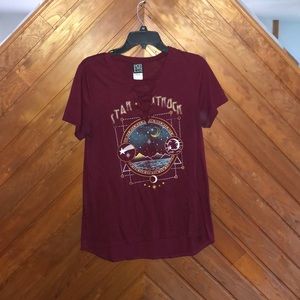 Maroon graphic t-shirt